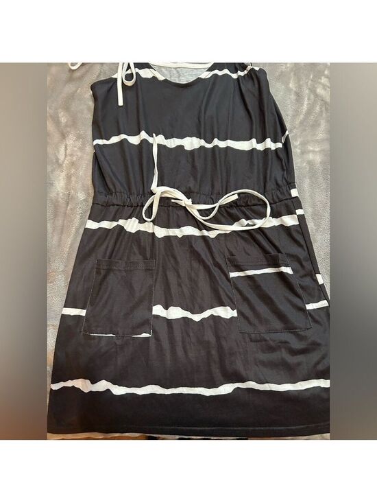SHEIN Dresses & Skirts - NWOT SHEIN Black and White Striped Dress with Pockets